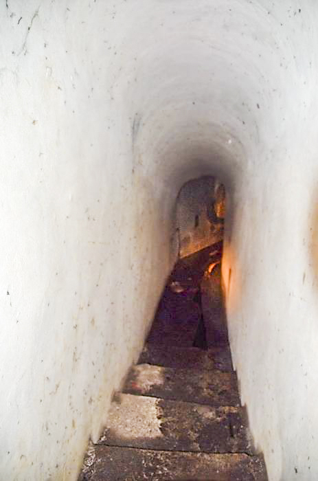 Ligne Maginot - HUTTINGUE (Ouvrage d'infanterie) - Vue sur le couloir de liaison vers la coupole Est. Au fond la sortie Est - D. Froehly