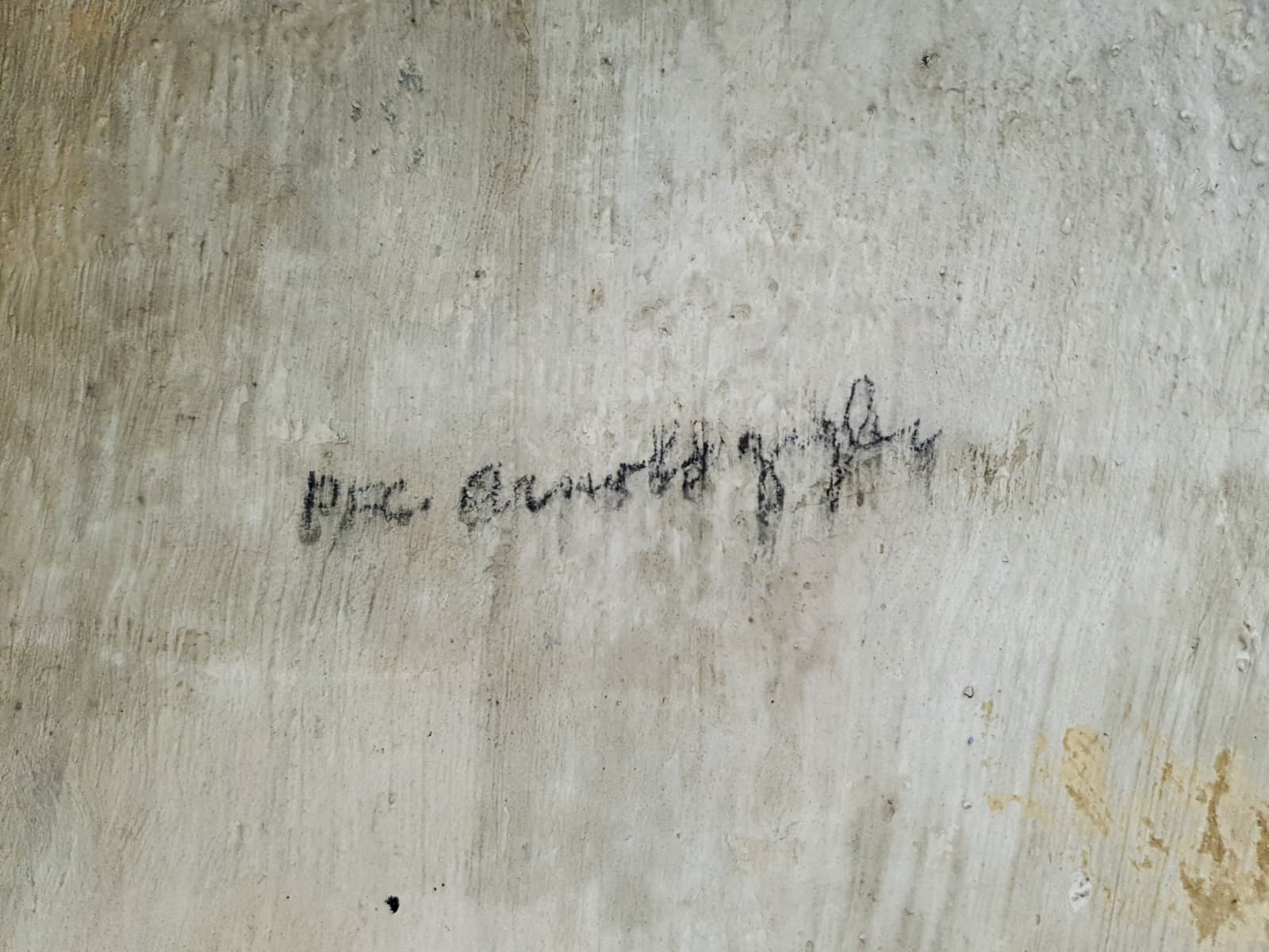 Ligne Maginot - HAUT POIRIER - (Ouvrage d'infanterie) - Inscription d'un soldat américain de 1945
Son grade est celui de soldat de première classe du PFC. Je crains que le nom soit difficile à lire...

On peut le voir dans le couloir du Bloc 3
avec le slogan 4by4

à voir dans le couloir du Bloc 3 - Markus Lauer