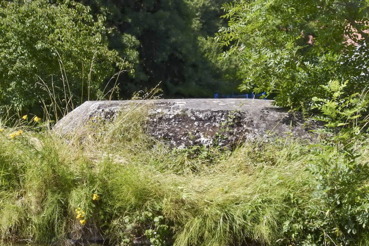 Ligne Maginot - PONT CANAL SUD - (Blockhaus pour arme infanterie) - Dalle vue du chemin de halage - Daniel Froehly
