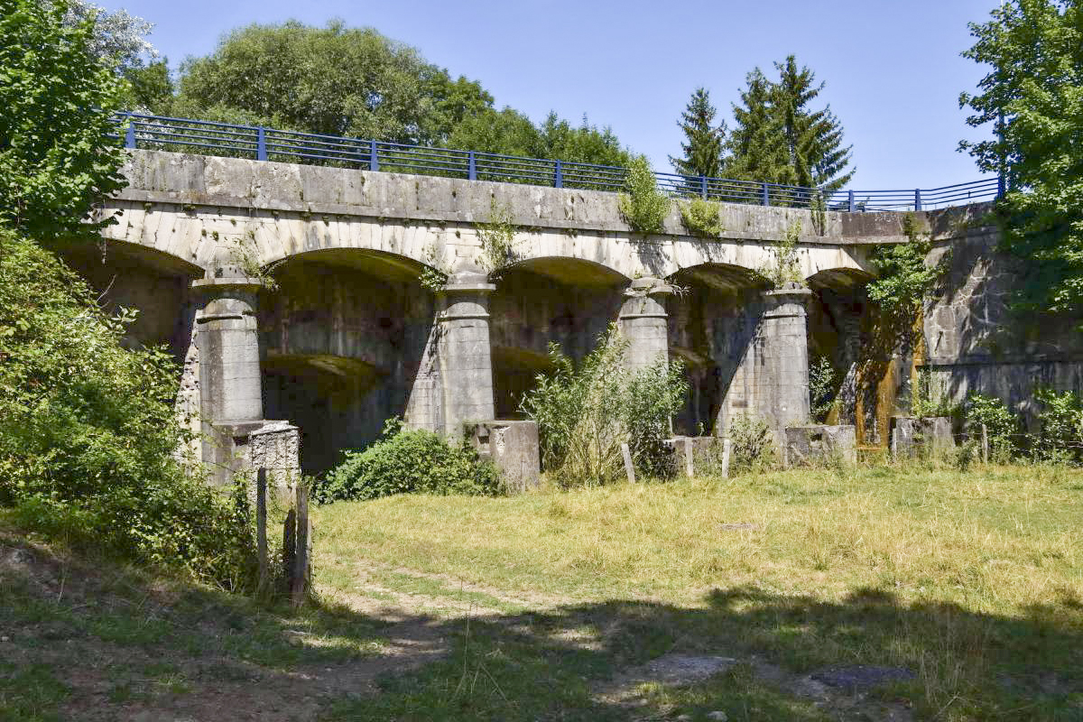 Ligne Maginot - PONT CANAL DE LA LARGUE - (Barrage de Route) - Pont canal, devant les piles les supports du barrage AC - Daniel Froehly