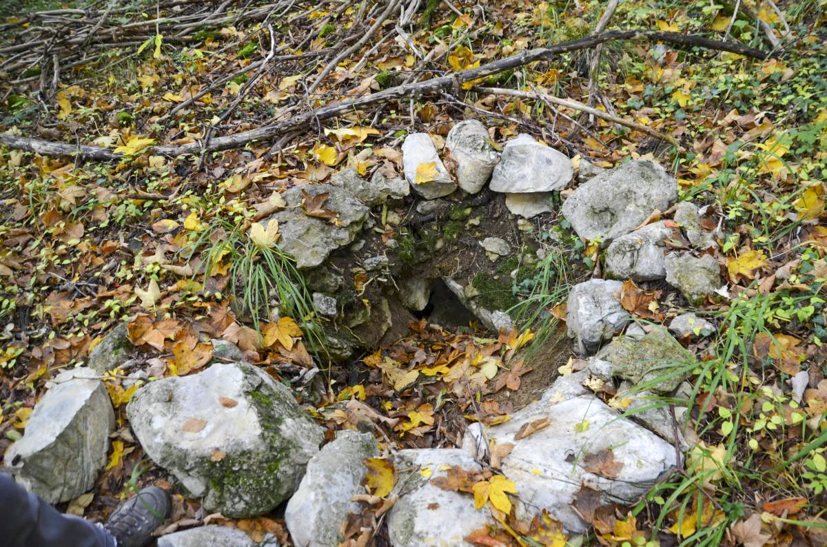 Ligne Maginot - STEINER FERME - (Blockhaus pour arme infanterie) - Pile de sacs de ciment du chantier de l'époque, abandonnés et fossilisés depuis. - D. Froehly