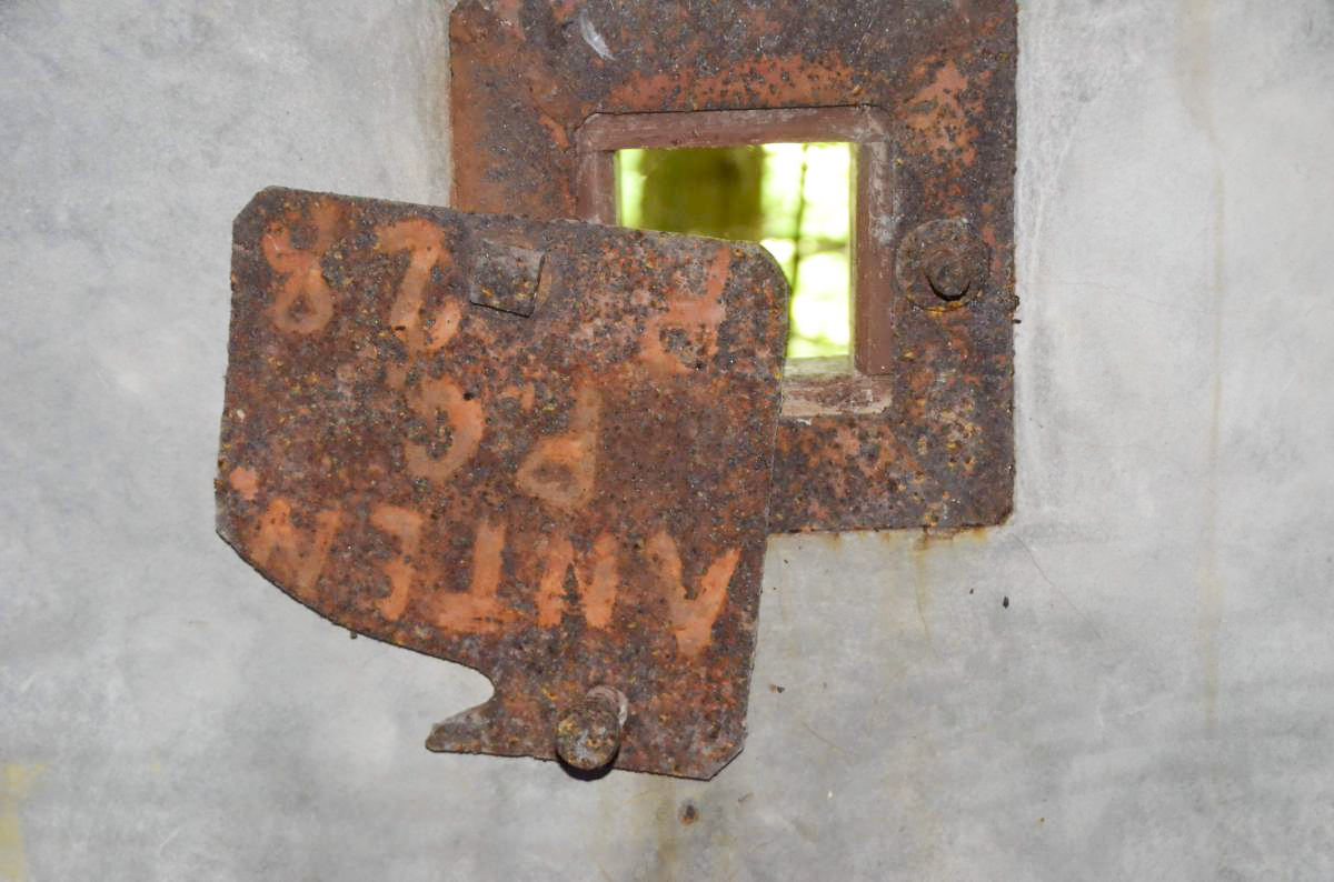 Ligne Maginot - STEINER (SOUS-QUARTIER EST) - (PC de Sous-Quartier) - Créneau avec inscription 'ANTEN - PC - P 28' - D. Froehly