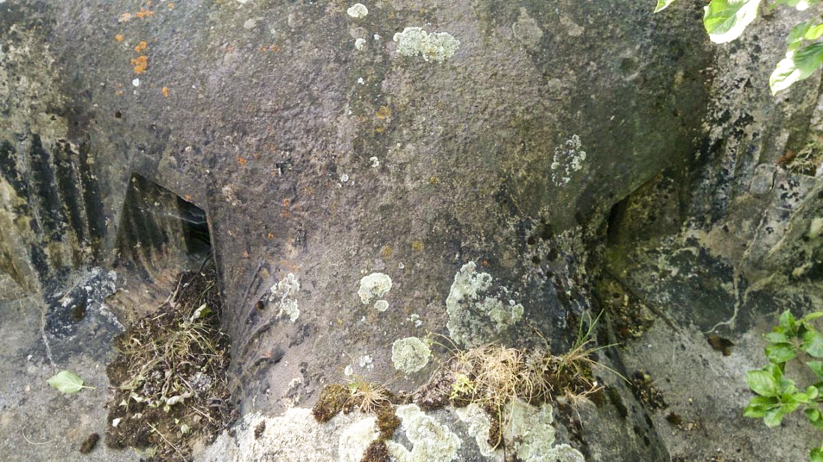Ligne Maginot - VERRERIES (DES) - (Blockhaus pour arme infanterie) - Cloche Pamart
Les deux embrasures - KLENCK Manuel
