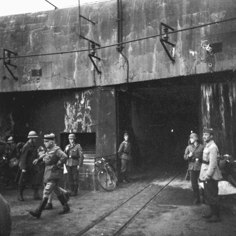 Ligne Maginot - ANZELING - A25 - (Ouvrage d'artillerie) - Entrée munitions 
Photo prise en 1940 - Inconnu