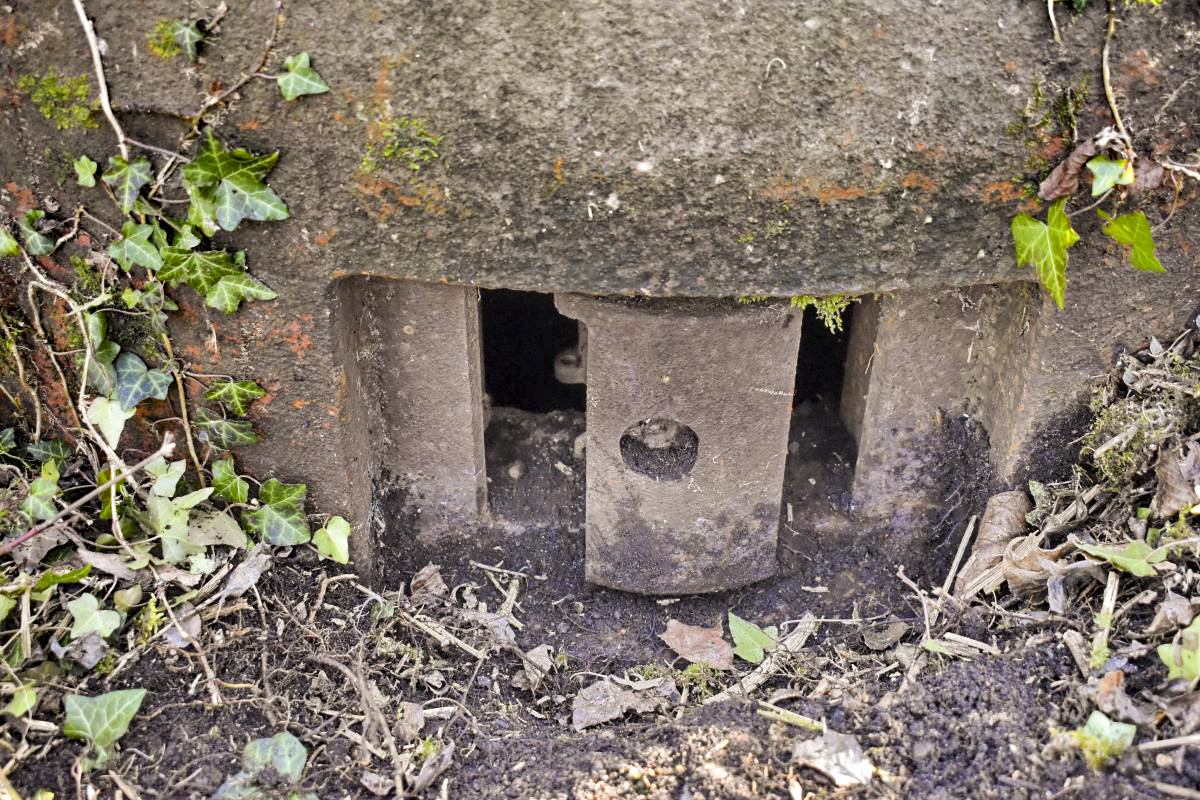 Ligne Maginot - 7/1 - PONT RAIL DE CHALAMPE SUD - (Abri) - Cloche
Créneau de droite - D. Froehly