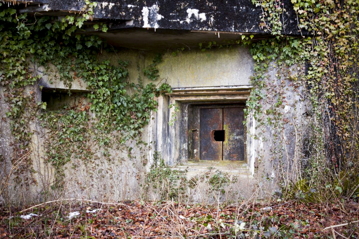 Ligne Maginot - ACA2 - STOCKEN - (Casemate d'artillerie) - Créneau pour canon de 75 et à gauche créneau FM de défense rapprochée - Fré Do
