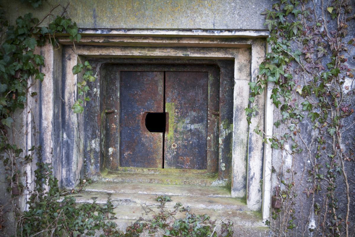 Ligne Maginot - ACA2 - STOCKEN - (Casemate d'artillerie) - Détail du créneau pour canon de 75 équipé de ses volets d'embrasure - Fré Do
