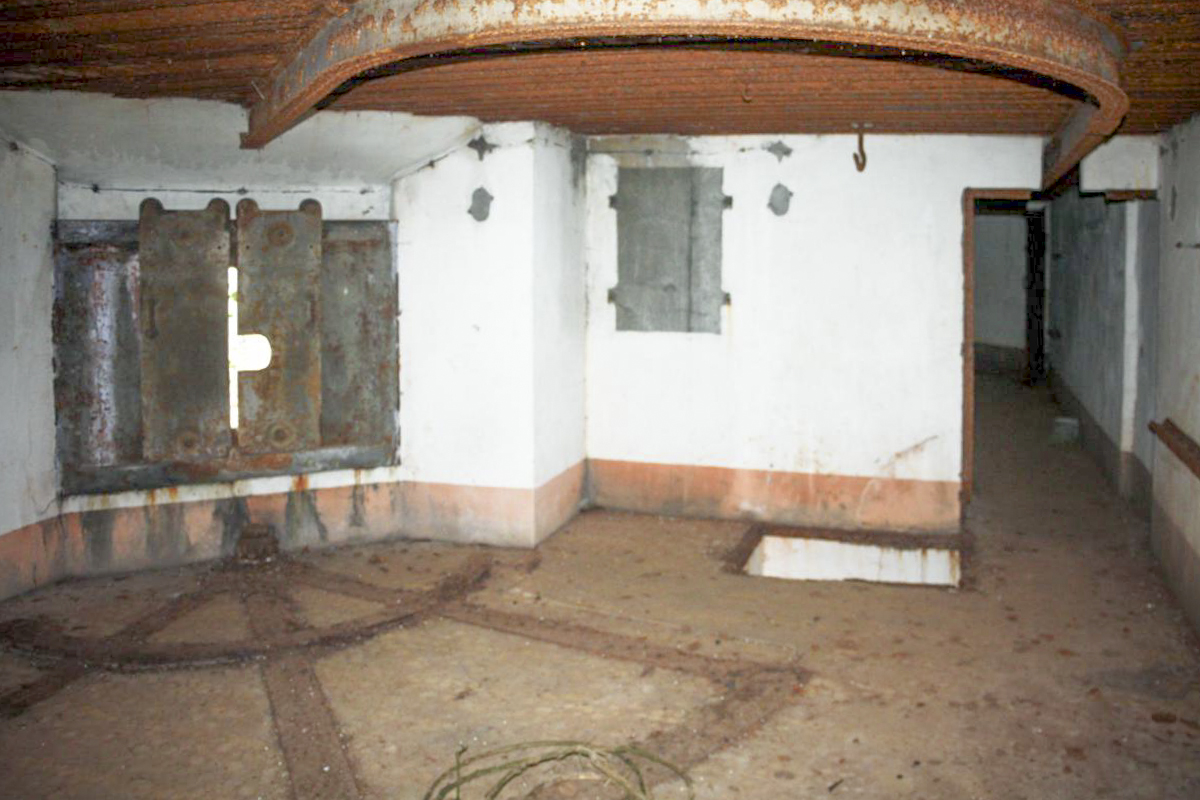 Ligne Maginot - ACA2 - STOCKEN - (Casemate d'artillerie) - Chambre de tir droite pour canon de 75mm mle 1897 - Fré Do