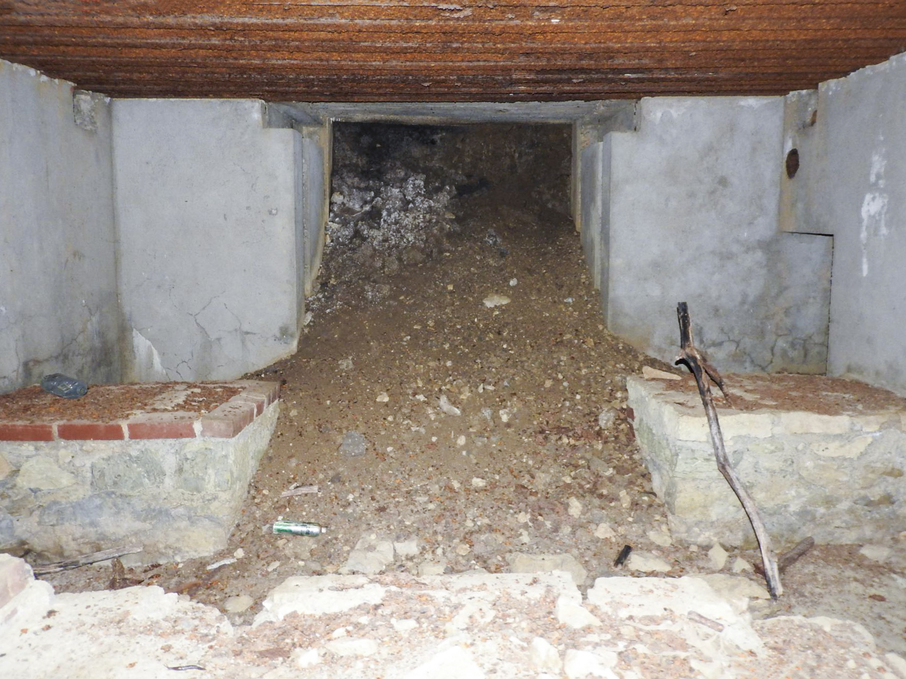 Ligne Maginot - BAUDSTUNDEN 1 - (Blockhaus pour canon) - L'intérieur du blockhaus vu depuis l'embrasure - STENGER Mathieu