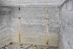 Ligne Maginot - PA DE SIERENTZ OUEST 2 - (Blockhaus pour arme infanterie) - Chambre de tir pour mitrailleuse. Le mur en face du créneau de tir