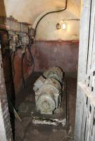 Ligne Maginot - BAMBESCH - A35 - (Ouvrage d'infanterie) - Bloc 1
Sous station
Ce groupe convertisseur générait le 110V continu nécessaire au fonctionnement des tourelles à partir du courant triphasé disponible dans l'ouvrage