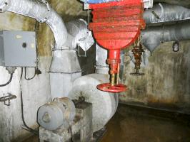Ligne Maginot - LAVOIR - (Ouvrage d'artillerie) - Bloc 2
Ventilateur air pur au pied du bloc