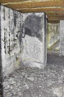 Ligne Maginot - OBERFELD - (Poste de Secours) - Mur ouest, dans ce qui pourrait être la salle de soins.
Au mur, des supports et vers le plafond un crochet à l'emplacement des aérations.