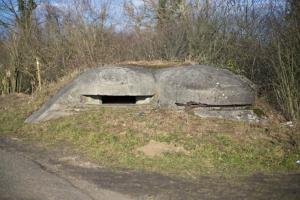 Ligne Maginot - SAINT HUBERT 2 - (Blockhaus pour arme infanterie) - Vue d'ensemble de la triple coupole 7°region .
Elle était dotée de l'insigne  du 15-2 et d'un cartouche