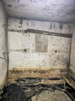 Ligne Maginot - U2 - (Chambre de coupure) - Emplacement du répartiteur dans la chambre de coupure, aujourd'hui disparu. Sur la gauche, des supports laissent deviner la présence antérieure d'étagères ou d'une autre installation.