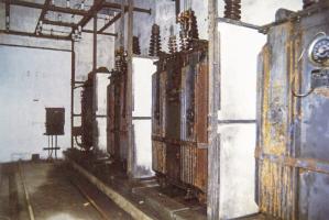 Ligne Maginot - GOETZENBRUCK - (Infrastructures électriques) - Vue de l'un des deux groupes de transformateurs ALS'THOM de 500 KVA et du transformateur de réglage
Photographie faite avec l'autorisation de EDF.