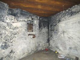 Ligne Maginot - 52 - BUSSIERES EST - (Blockhaus pour arme infanterie) - Créneau mitrailleuse sud et créneau de défense rapprochée de l'entrée