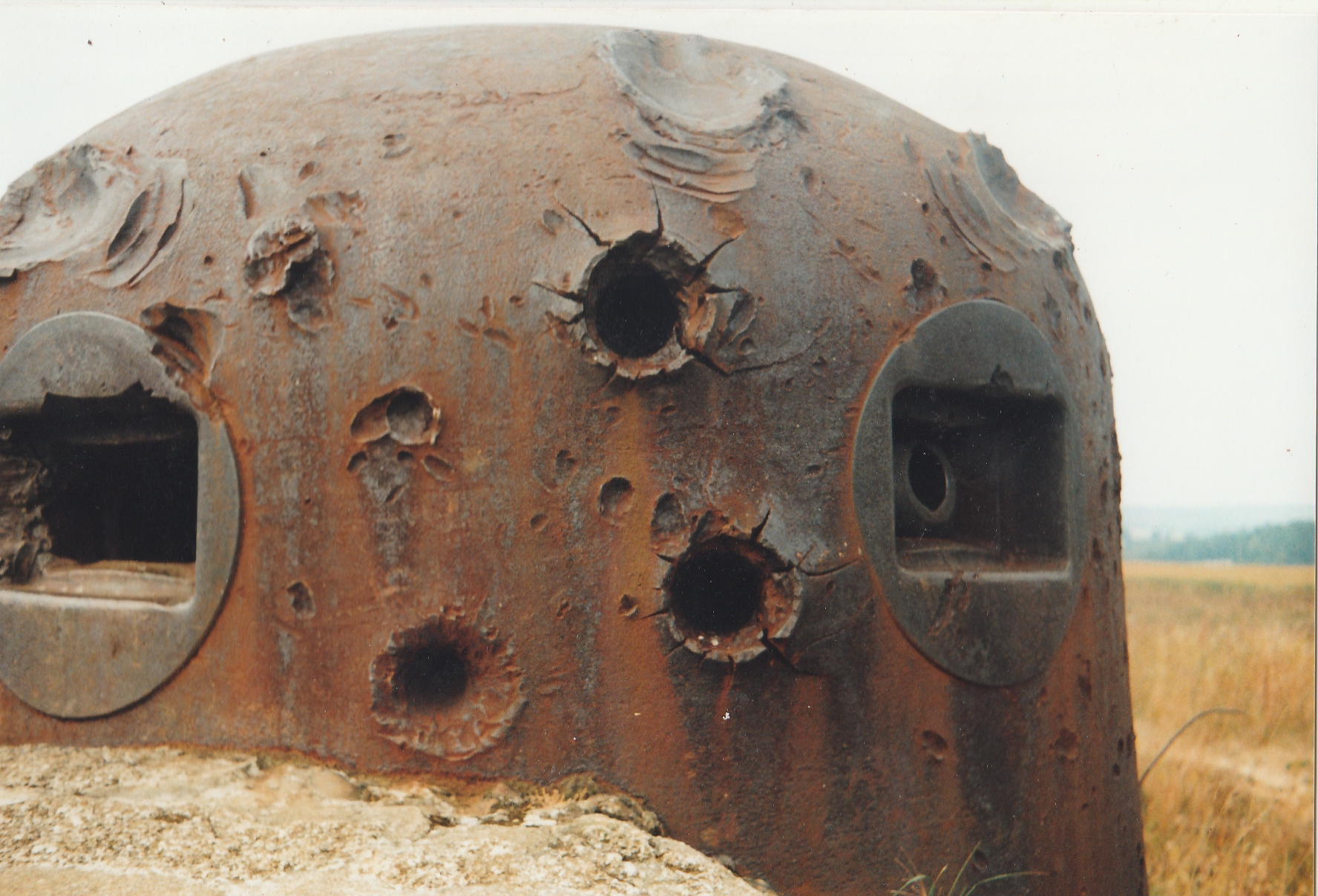 Ligne Maginot - LA FERTE - (Ouvrage d'infanterie) - Bloc 2
Cloche GFM n° 8
Impacts de FLAK 88 - Peeters, Joseph