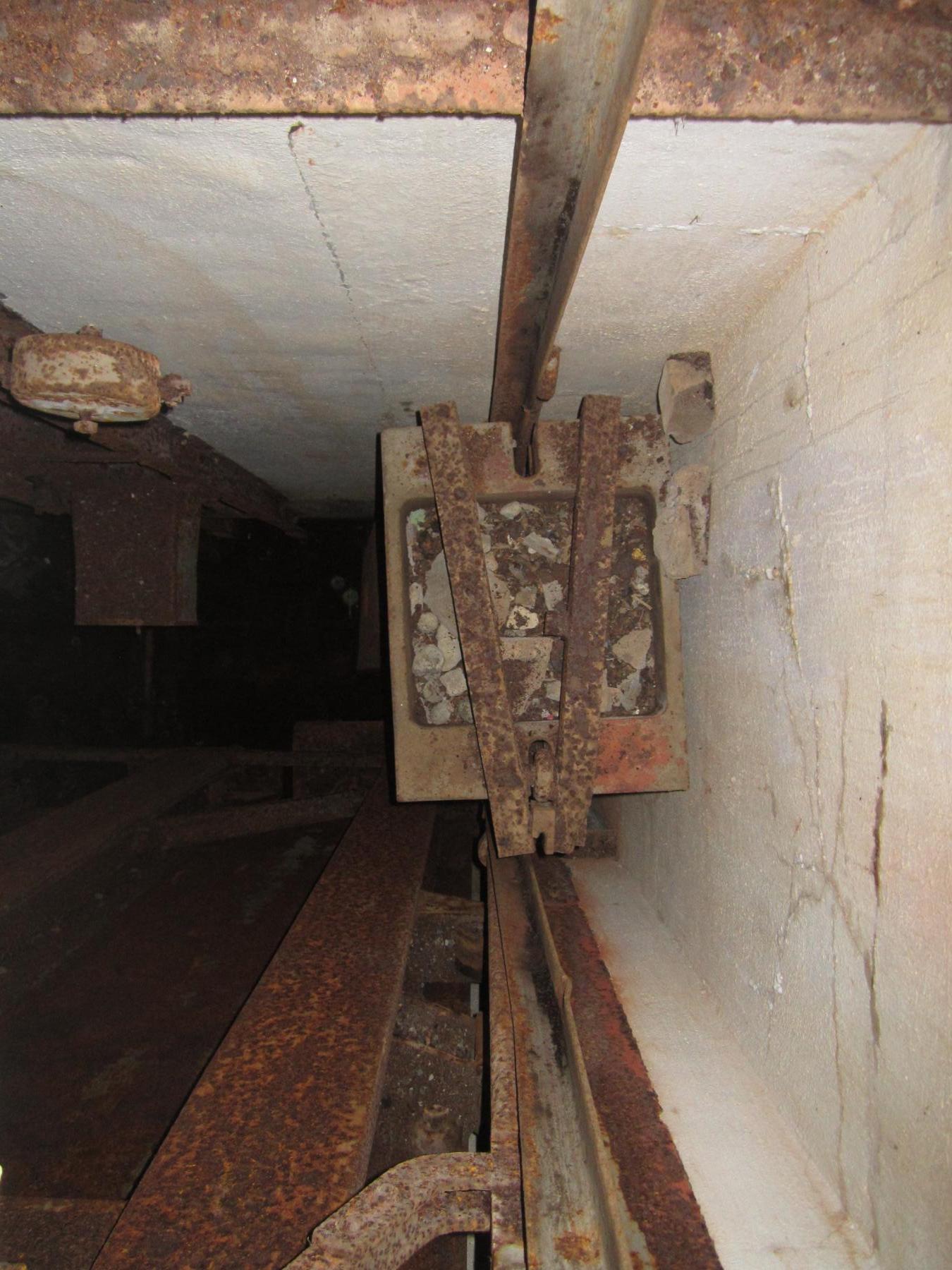 Ligne Maginot - LE CHESNOIS - CHENOIS - (Ouvrage d'artillerie) - Entrée mixte
Contrepoids de la porte blindée - Gregory Fuchs