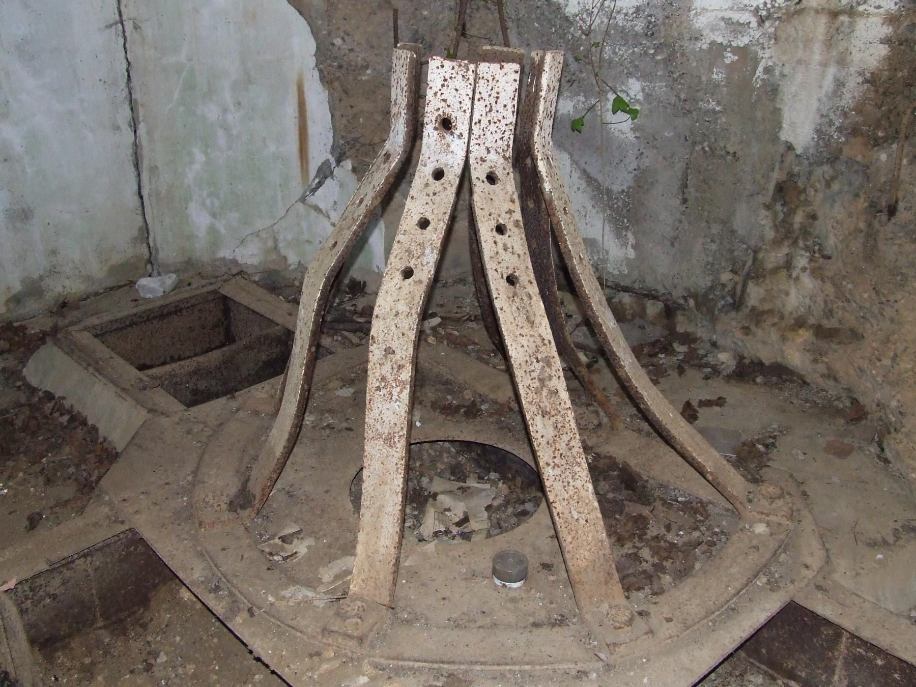 Ligne Maginot - WINGEN SUD 2 - (Blockhaus pour canon) - L'affût crinoline pour canon de 47 - STENGER Mathieu