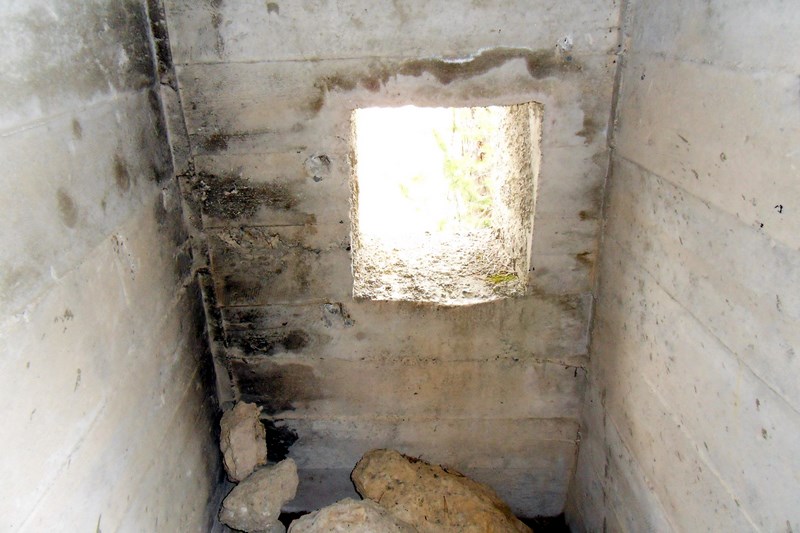 Ligne Maginot - CLOT DU POIN 1 - (Blockhaus pour arme infanterie) - Bloc inférieur - Alain Perouffe