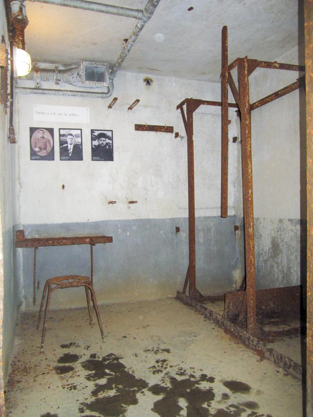 Ligne Maginot - LA FERTE - (Ouvrage d'infanterie) - Bloc 2
Chambre pour 2 observateurs attenant à la cloche VDP - Gregory Fuchs