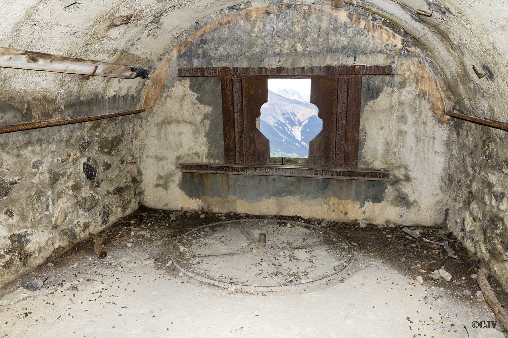 Ligne Maginot - L'OLIVE (BATTERIE CAVERNE) - (Position d'artillerie préparée) - La deuxième casemate pour canon de 75 - Lia VERMEULEN