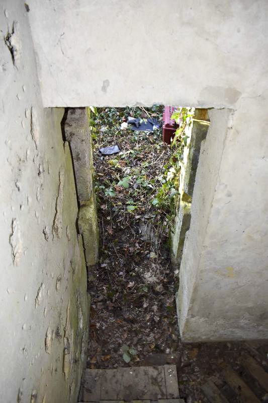 Ligne Maginot - LANGER ZUG - (Blockhaus pour arme infanterie) - L'entrée vue de l'intérieur, avec les réservations de la porte visible - Daniel Froehly
