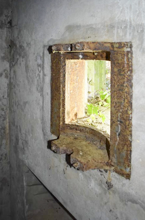 Ligne Maginot - LANGER ZUG - (Blockhaus pour arme infanterie) - Trémie mitrailleuse - Daniel Froehly