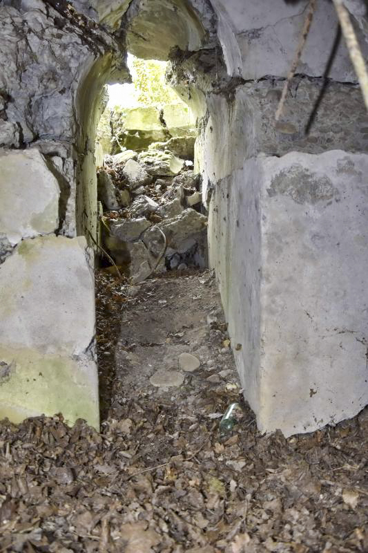Ligne Maginot - OBERHARDTFELD 2 - (Blockhaus pour arme infanterie) - Vue du couloir vers la coupole. - D.Froehly