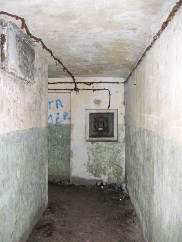 Ligne Maginot - METRICH - A17 - (Ouvrage d'artillerie) - Entrée des hommes 
Couloir d'entrée - Michel Teiten