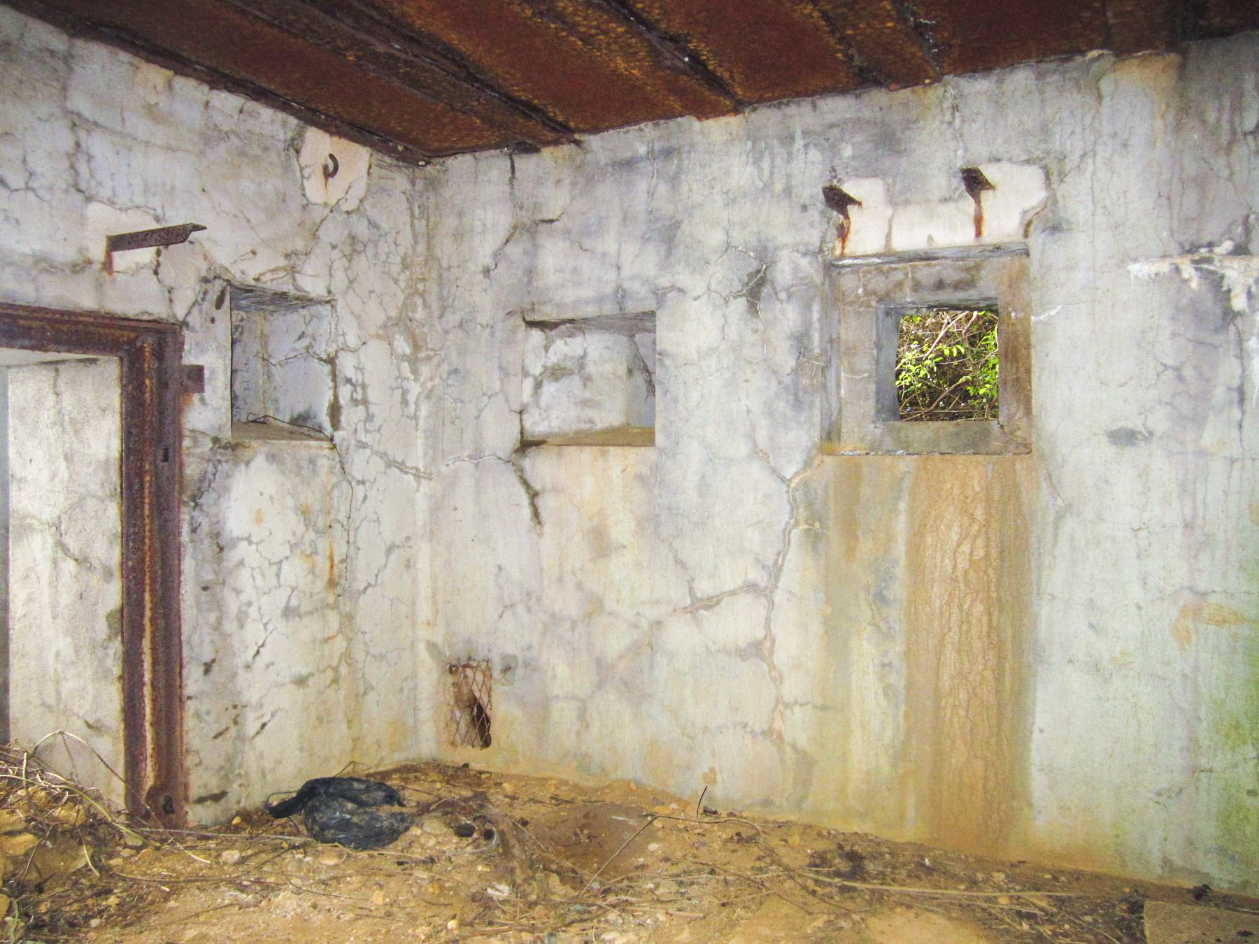 Ligne Maginot - MB351 - (Blockhaus lourd type STG / STG-FCR - Simple) - Chambre de tir AC - goulotte lance grenade et créneau FM - Gregory Fuchs