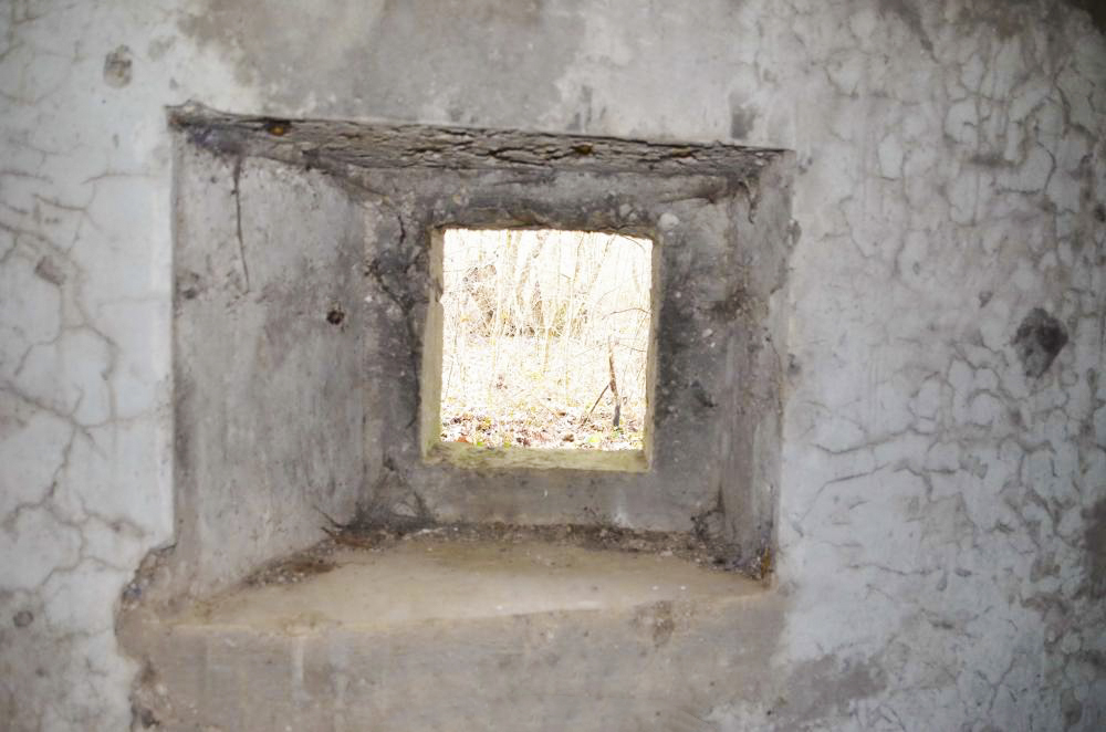 Ligne Maginot - 181 - KEMBS NORD 2 - (Blockhaus pour arme infanterie) - Créneau de la défense rapprochée du créneau de tir mitrailleuse - D. Froehly