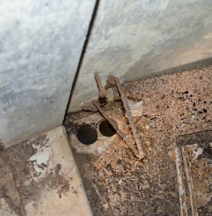 Ligne Maginot - PA DU CARREFOUR 248-6 - (Blockhaus pour arme infanterie) - Les gaines d'arrivée du téléphone. - D. Froehly