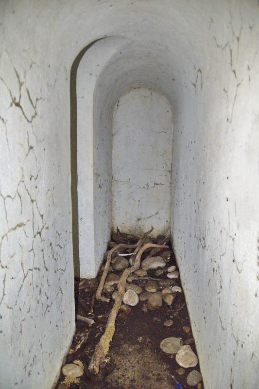 Ligne Maginot - PA KEMBS CENTRE 3 - (Blockhaus pour arme infanterie) - Le couloir, au fond la niche à munitions - D.Froehly