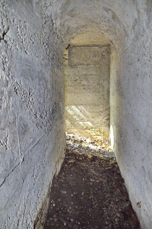 Ligne Maginot - PA KEMBS SUD 3 - (Blockhaus pour arme infanterie) - Vue du couloir vers l'entrée - D.Froehly