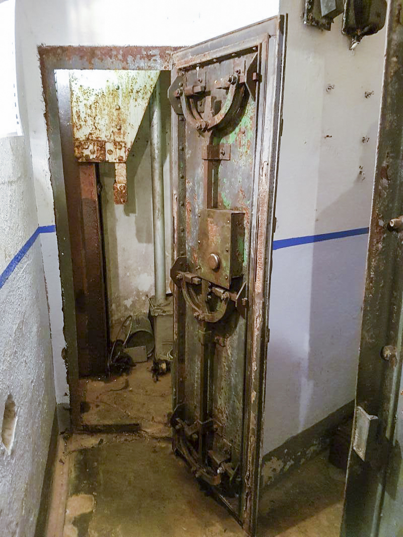 Ligne Maginot - BAMBESCH - A35 - (Ouvrage d'infanterie) - Bloc 3
Accès à la cloche GFM - Ellena-Cuny