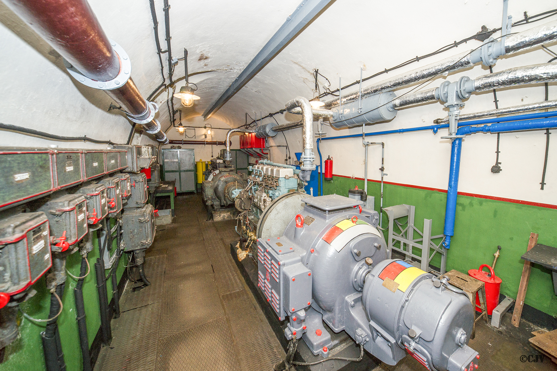 Ligne Maginot - BAMBESCH - A35 - (Ouvrage d'infanterie) - L'usine électrique et ses deux groupes Renault 6 cylindres de 54 CV - Lia VERMEULEN
