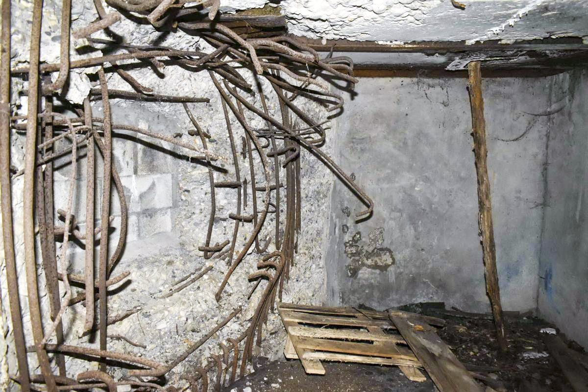 Ligne Maginot - PA NIFFER 1 - (Blockhaus pour canon) - Chambre de tir, avec le créneau complètement détruit. - D.Froehly