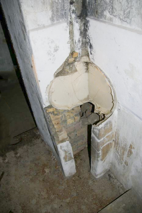 Ligne Maginot - SCHLIERBACH - (Poste de Secours) - Urinoir se trouvant à l’intérieur des WC. - D.Froehly