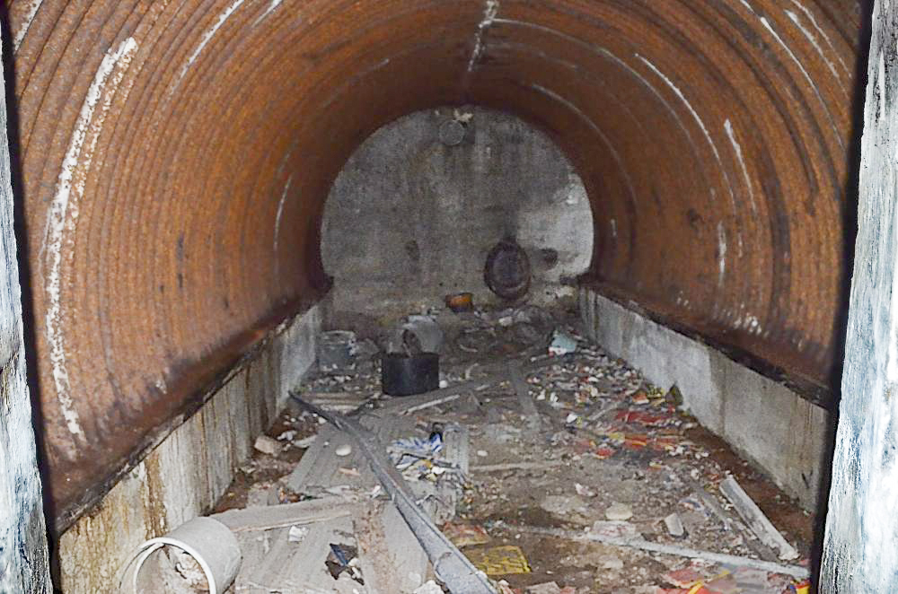 Ligne Maginot - RIXHEIM EST (10° RIF PUIS 105° DIF) - (PC de Secteur) - Première alvéole.
Les alvéoles, au nombre de trois, ont leur entrée sur le couloir. Il n'y a plus d'équipement en place. - D. Froehly