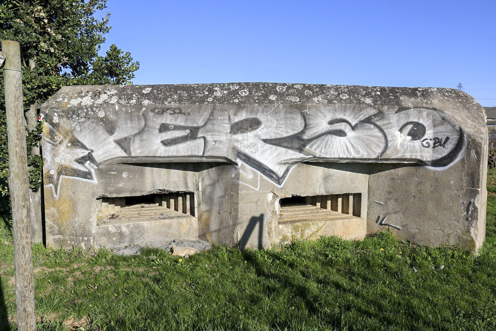Ligne Maginot - LANGGASS SUD - (Blockhaus pour arme infanterie) - Façade de tir. Les tags les plus injurieux ont été masqués.... - Alain Perouffe