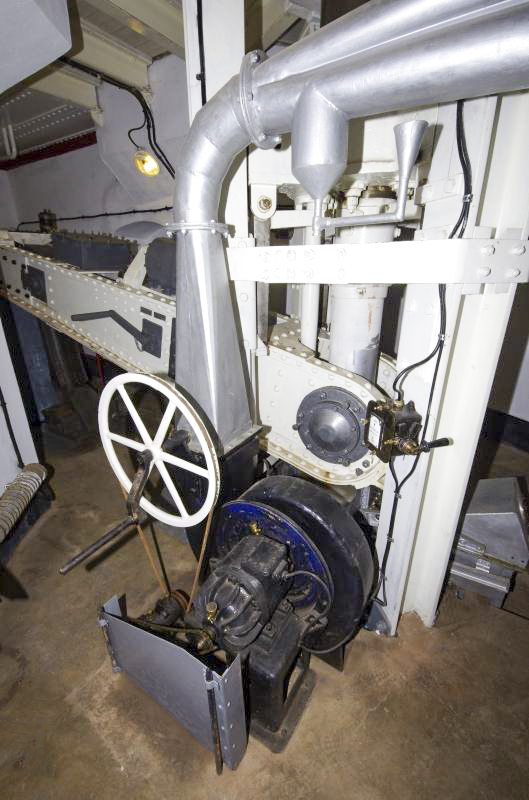 Ligne Maginot - ROHRBACH - FORT CASSO - (Ouvrage d'infanterie) - Bloc 3
Tourelle mitrailleuses (étage inférieur - ventilateur des gaz de tir) - AURET Vincent