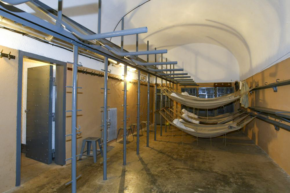 Ligne Maginot - ROHRBACH - FORT CASSO - (Ouvrage d'infanterie) - Une chambrée équipée de hamacs - Jean Claude KANNY
