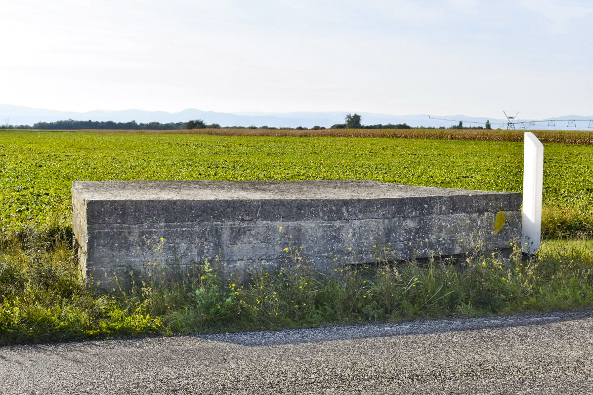 Ligne Maginot - ALTE STRASSE - (Observatoire d'infanterie) - Côté est avec créneau d'observation au niveau de la route - D.Froehly
