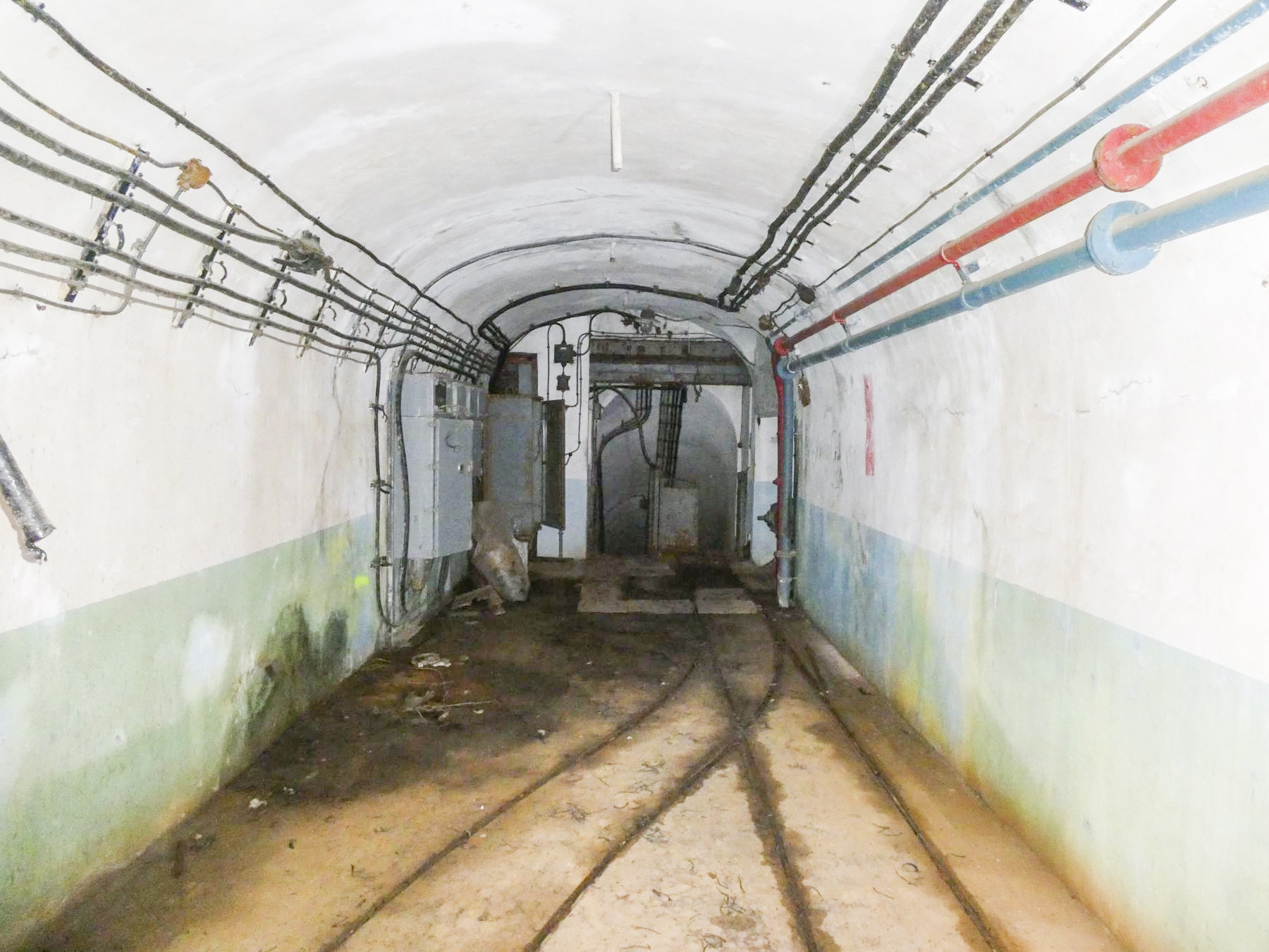 Ligne Maginot - LAVOIR - (Ouvrage d'artillerie) - Plan incliné
Galerie supérieur desservant l'ouvrage  - ELLENA - CUNY