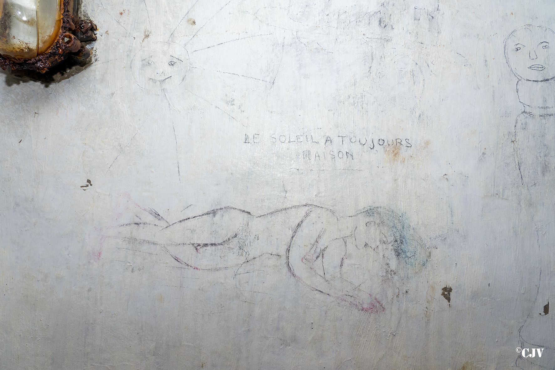 Ligne Maginot - LAVOIR - (Ouvrage d'artillerie) - Bloc 4 
Etage inférieur 
Graffiti dans la chambre des sous-officiers - Lia VERMEULEN