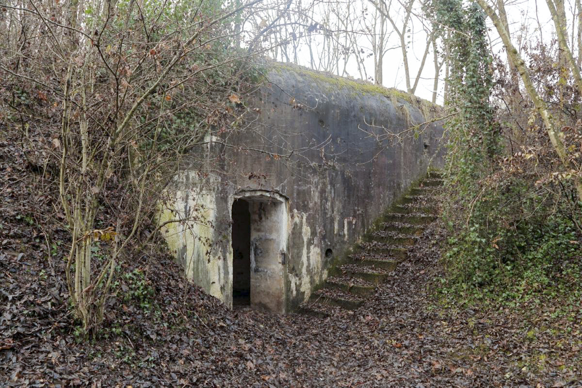 Ligne Maginot - HEITEREN (PC II/28° RIF) - (PC de Quartier) - Abri de piquet nord-ouest à proximité immédiate du parapet d'infanterie - Les Gardiens du Rhin