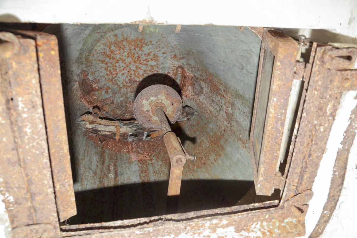 Ligne Maginot - HEITEREN (PC II/28° RIF) - (PC de Quartier) - La cloche de guet de l'ouvrage de tête - Les Gardiens du Rhin