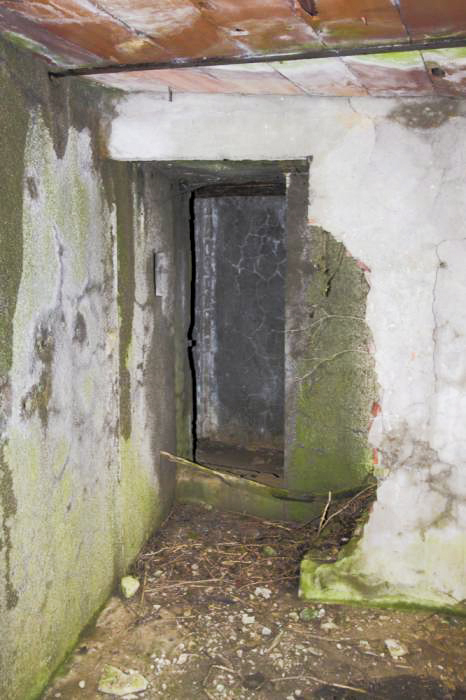 Ligne Maginot - LANGER ZUG - (PC de Quartier) - PC
L'entrée droite - Les Gardiens du Rhin